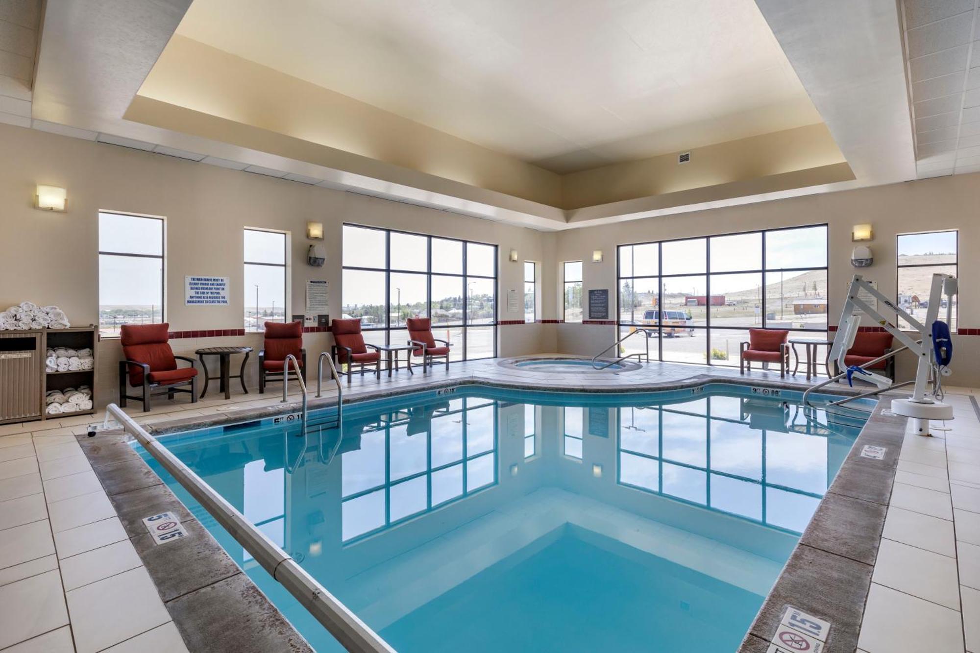 Comfort Inn & Suites Gateway To Glacier National Park Shelby Exterior foto