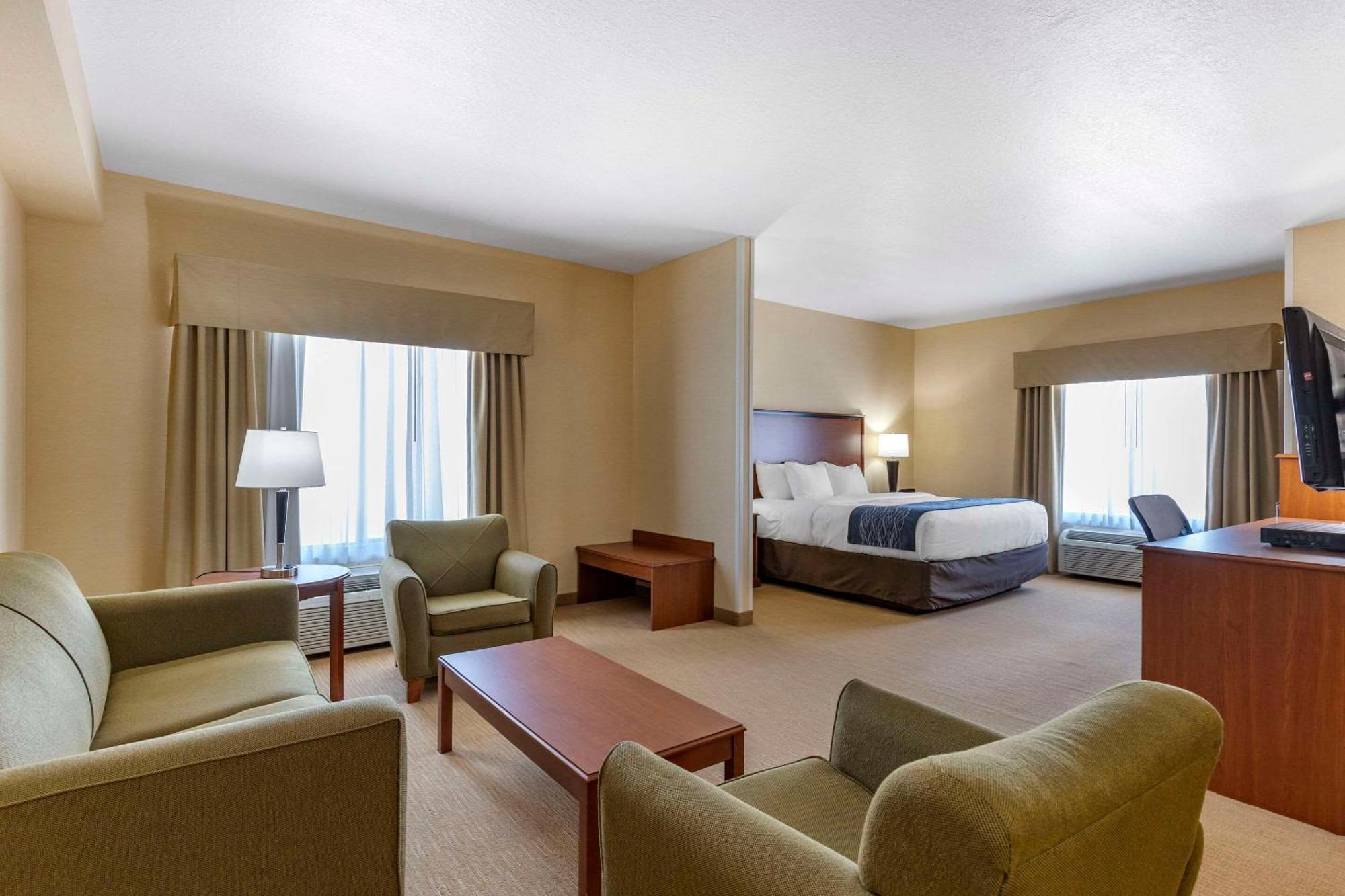 Comfort Inn & Suites Gateway To Glacier National Park Shelby Exterior foto