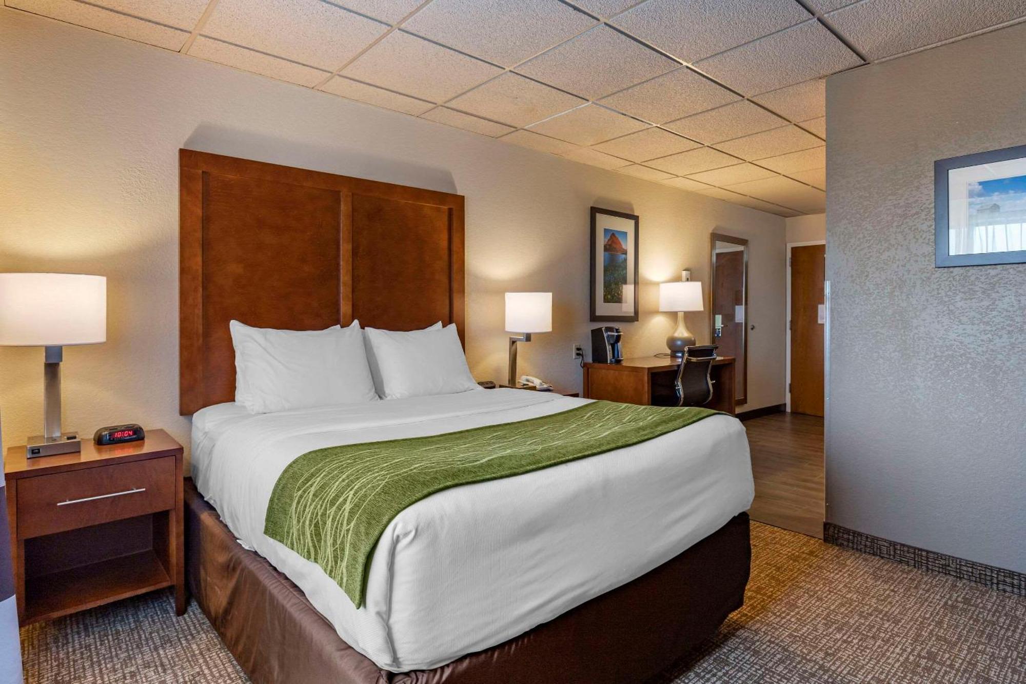 Comfort Inn & Suites Gateway To Glacier National Park Shelby Exterior foto